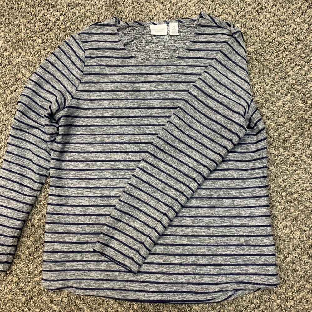 Women's long sleeve striped T-shirt from Chicos. Gray with navy blue stripes